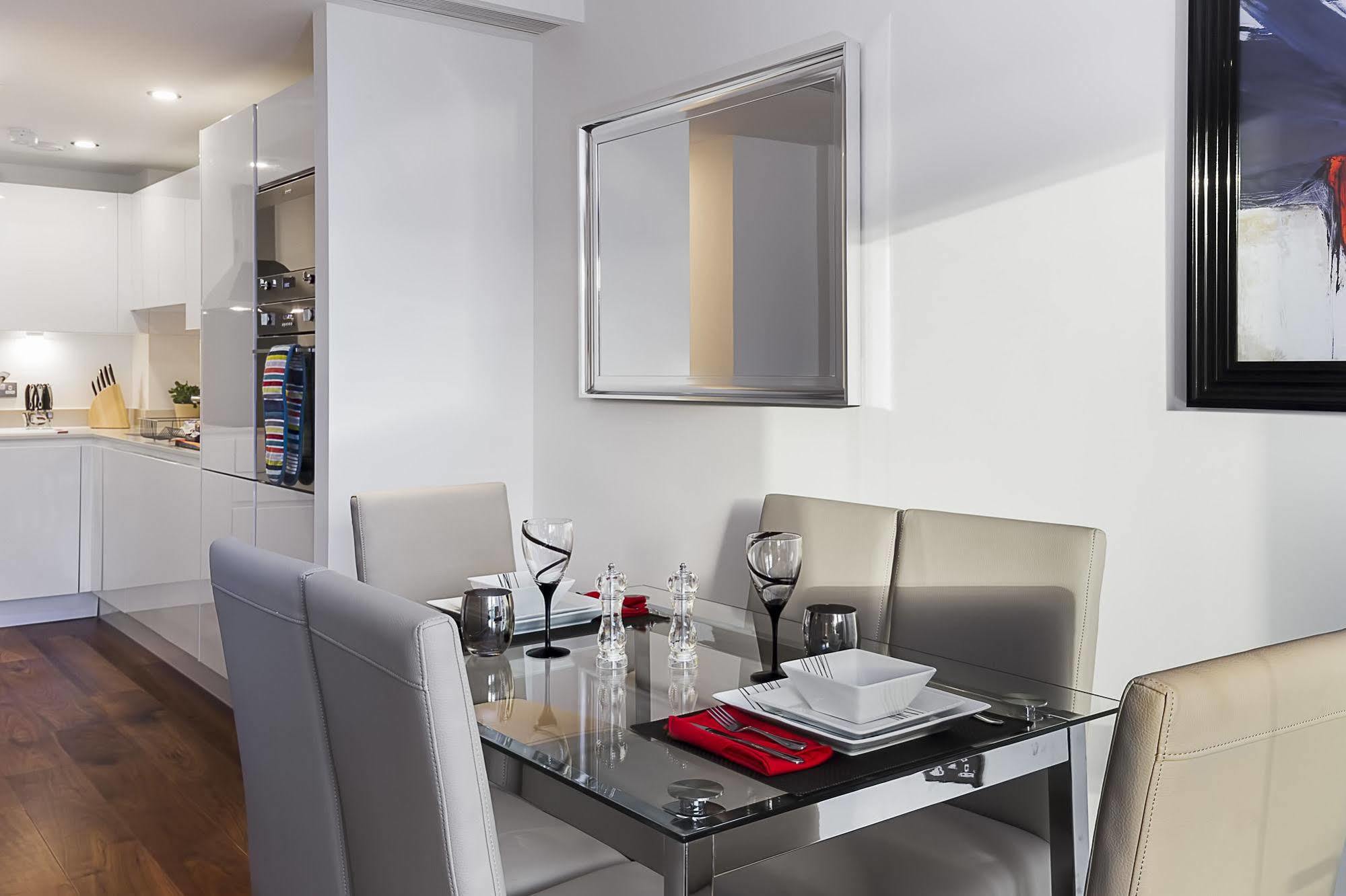 Lincoln Plaza Apartment ลอนดอน ภายนอก รูปภาพ