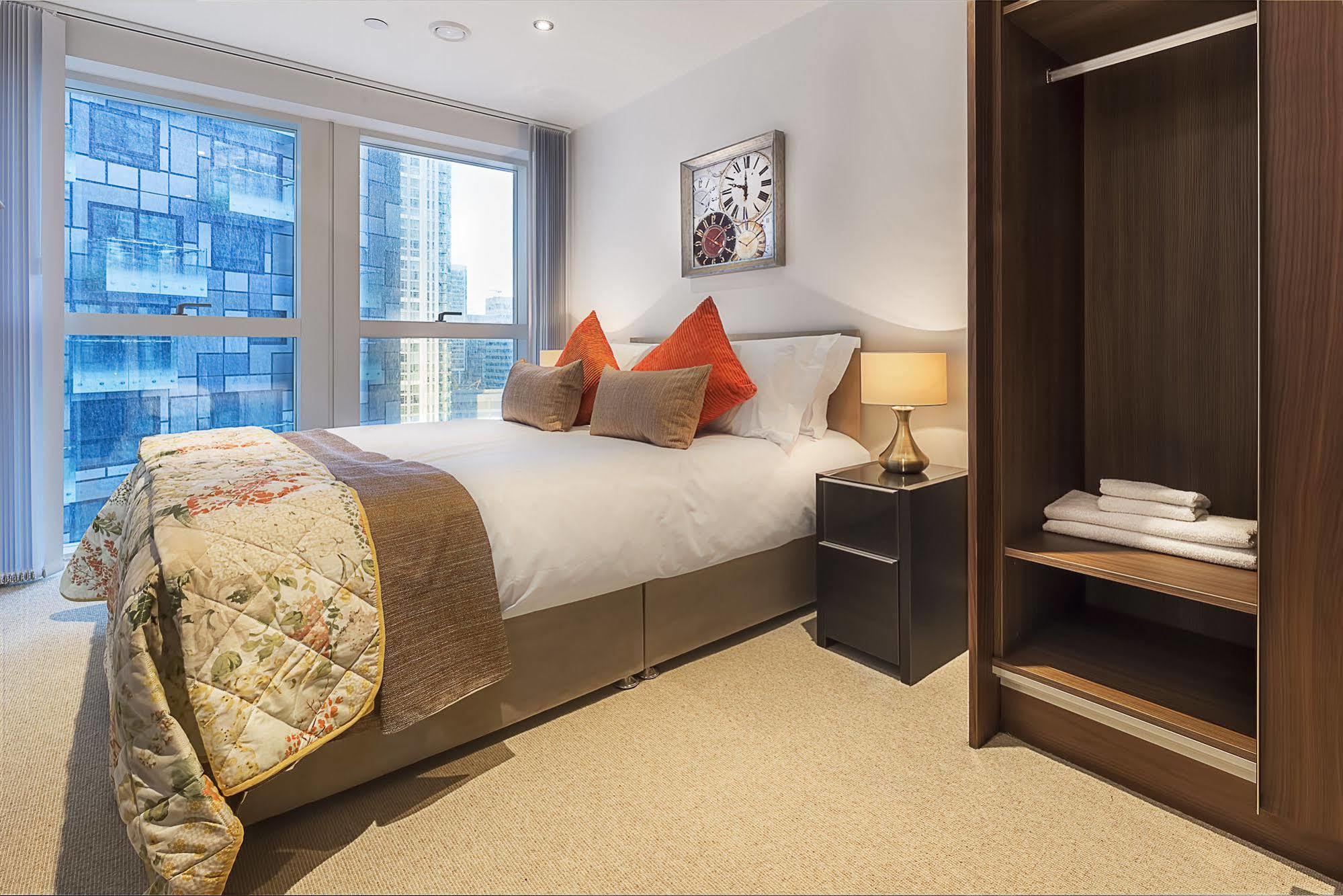 Lincoln Plaza Apartment ลอนดอน ภายนอก รูปภาพ