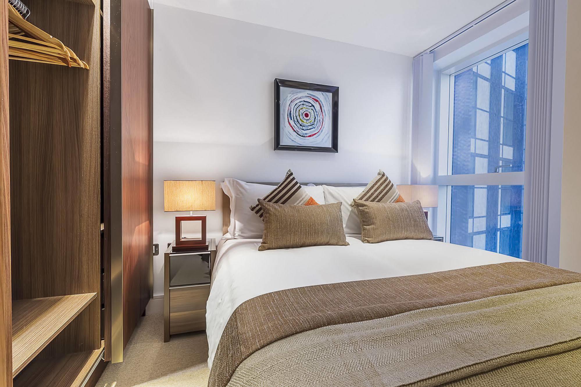 Lincoln Plaza Apartment ลอนดอน ภายนอก รูปภาพ